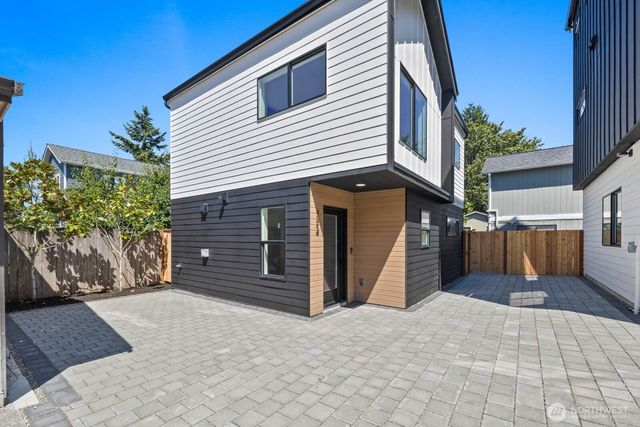 724 N 89TH Street, Seattle, WA 98103