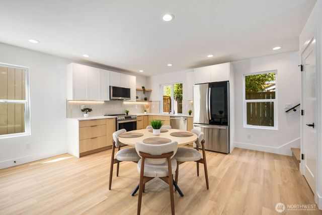 724 N 89TH Street, Seattle, WA 98103