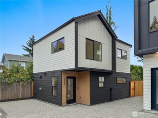 724 N 89TH Street, Seattle, WA 98103