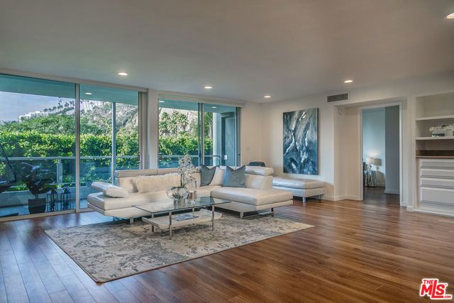 723 Palisades Beach Road 217, Santa Monica, CA 90402