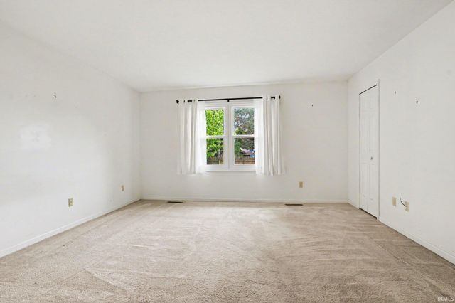1960 Greenock Drive, South Bend, IN 46614