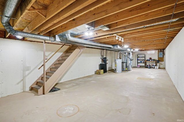 1960 Greenock Drive, South Bend, IN 46614