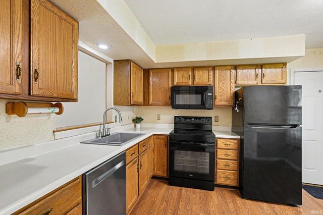 1960 Greenock Drive, South Bend, IN 46614