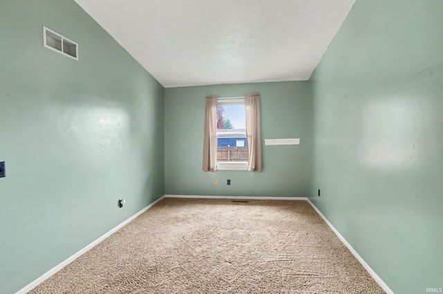 1960 Greenock Drive, South Bend, IN 46614