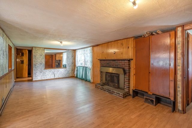 70 Quaboag St, Brookfield, MA 01506