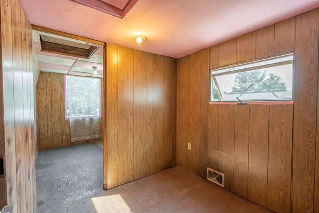 70 Quaboag St, Brookfield, MA 01506