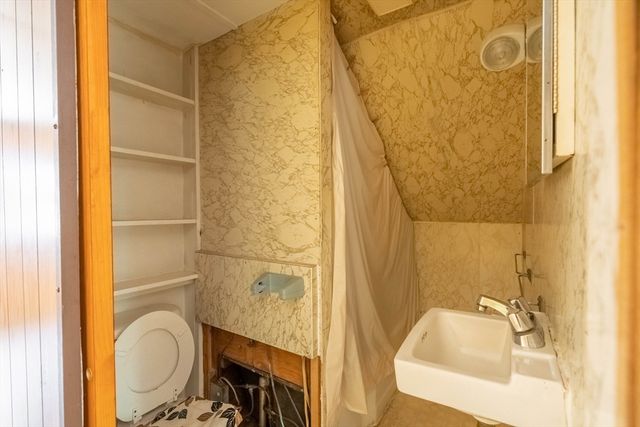 70 Quaboag St, Brookfield, MA 01506