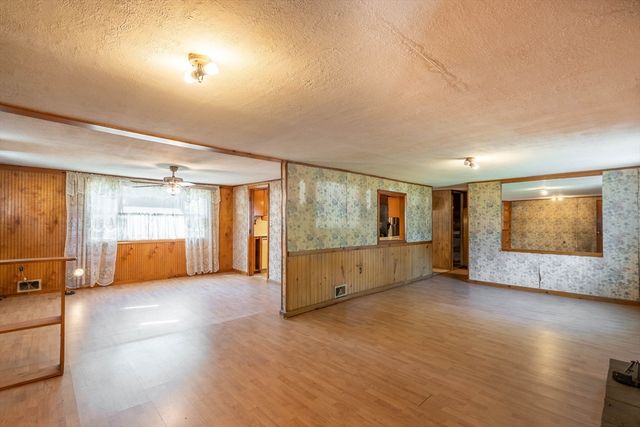 70 Quaboag St, Brookfield, MA 01506