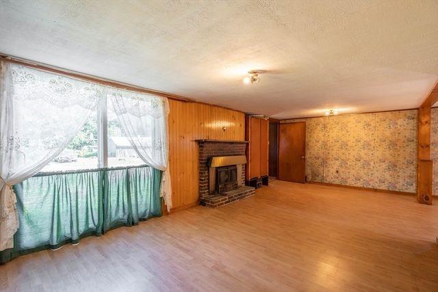 70 Quaboag St, Brookfield, MA 01506