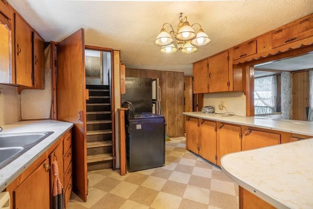 70 Quaboag St, Brookfield, MA 01506