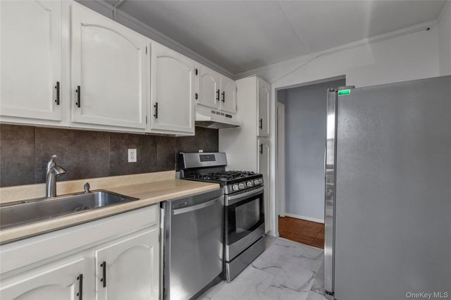 100 Clinton Avenue 4M, Mineola, NY 11501