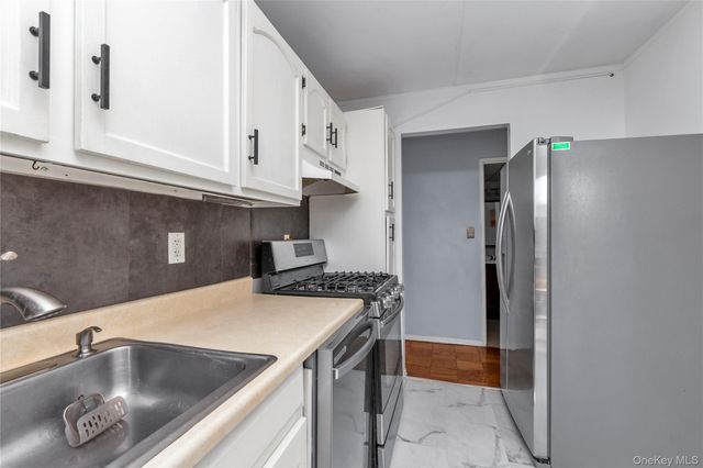 100 Clinton Avenue 4M, Mineola, NY 11501