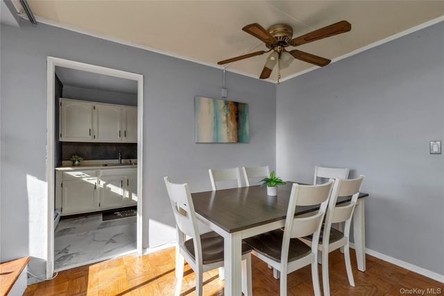 100 Clinton Avenue 4M, Mineola, NY 11501