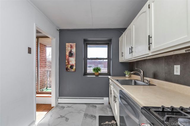 100 Clinton Avenue 4M, Mineola, NY 11501