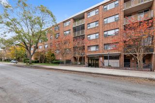 100 Clinton Avenue 4M, Mineola, NY 11501