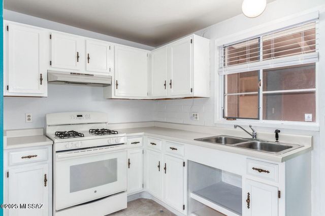 317 S Paseo Quinta Apt B, Green Valley, AZ 85614