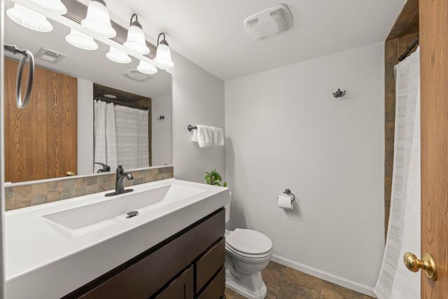 322 Hickory Oaks Drive, Bolingbrook, IL 60490