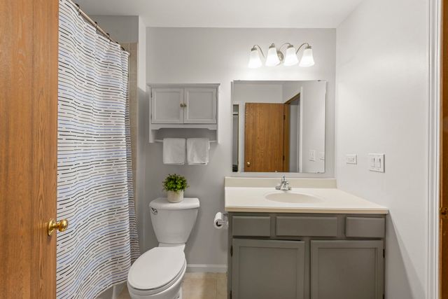 322 Hickory Oaks Drive, Bolingbrook, IL 60490