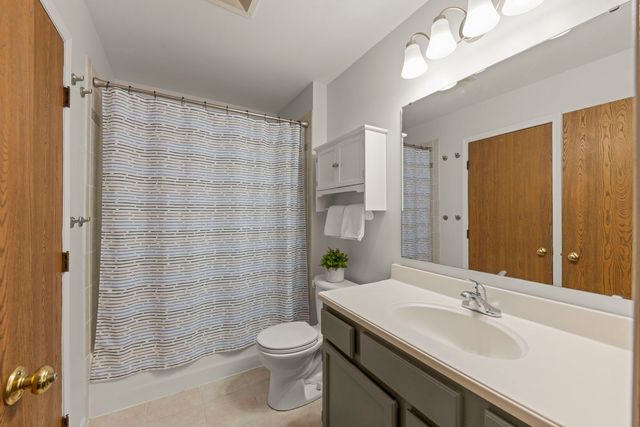 322 Hickory Oaks Drive, Bolingbrook, IL 60490