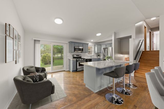 322 Hickory Oaks Drive, Bolingbrook, IL 60490