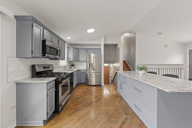 322 Hickory Oaks Drive, Bolingbrook, IL 60490