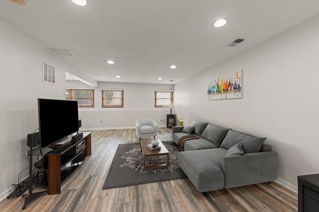 322 Hickory Oaks Drive, Bolingbrook, IL 60490