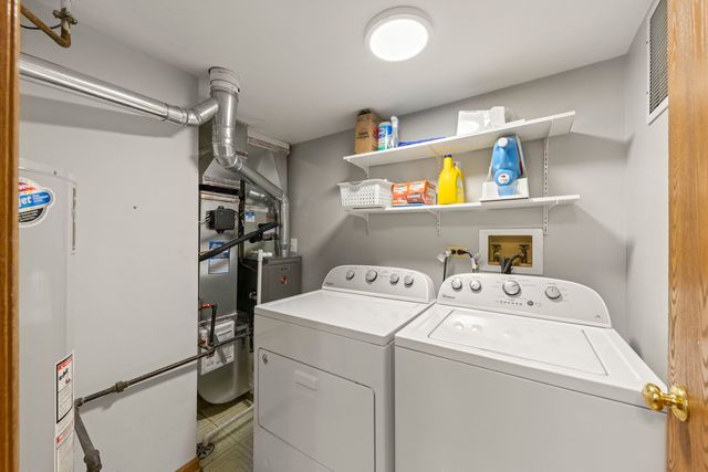 322 Hickory Oaks Drive, Bolingbrook, IL 60490