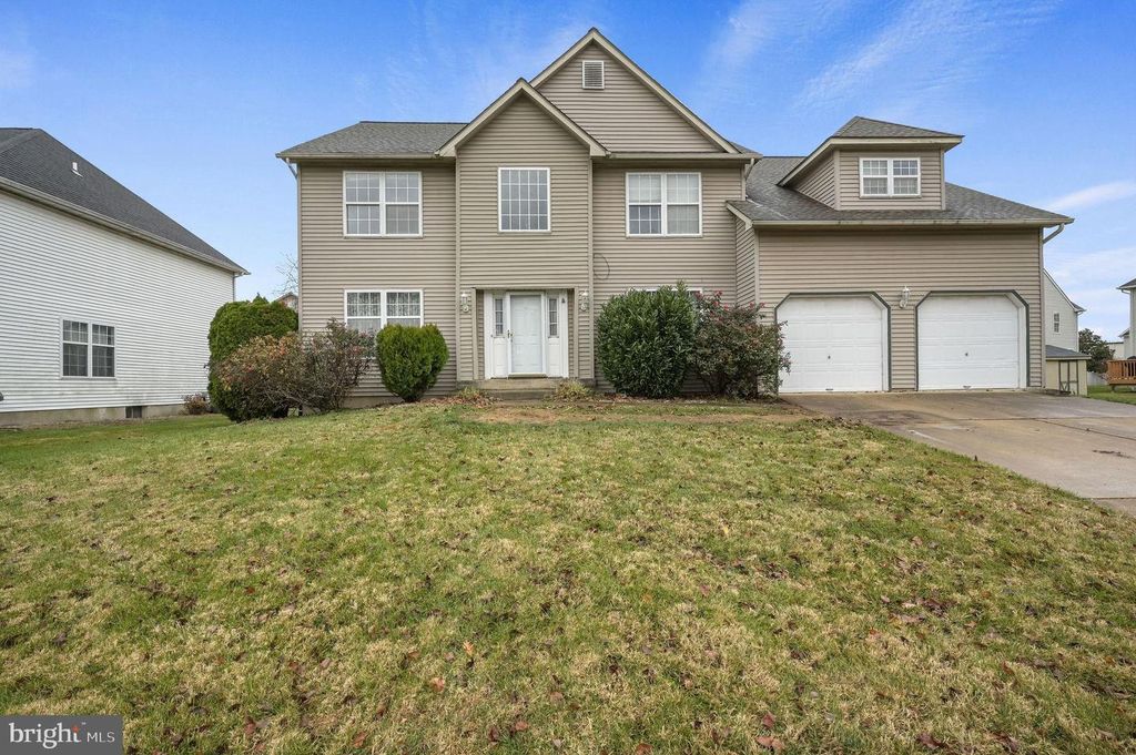 Image 1 of property listing at 36 E MOYER DR, Bear, DE 19701