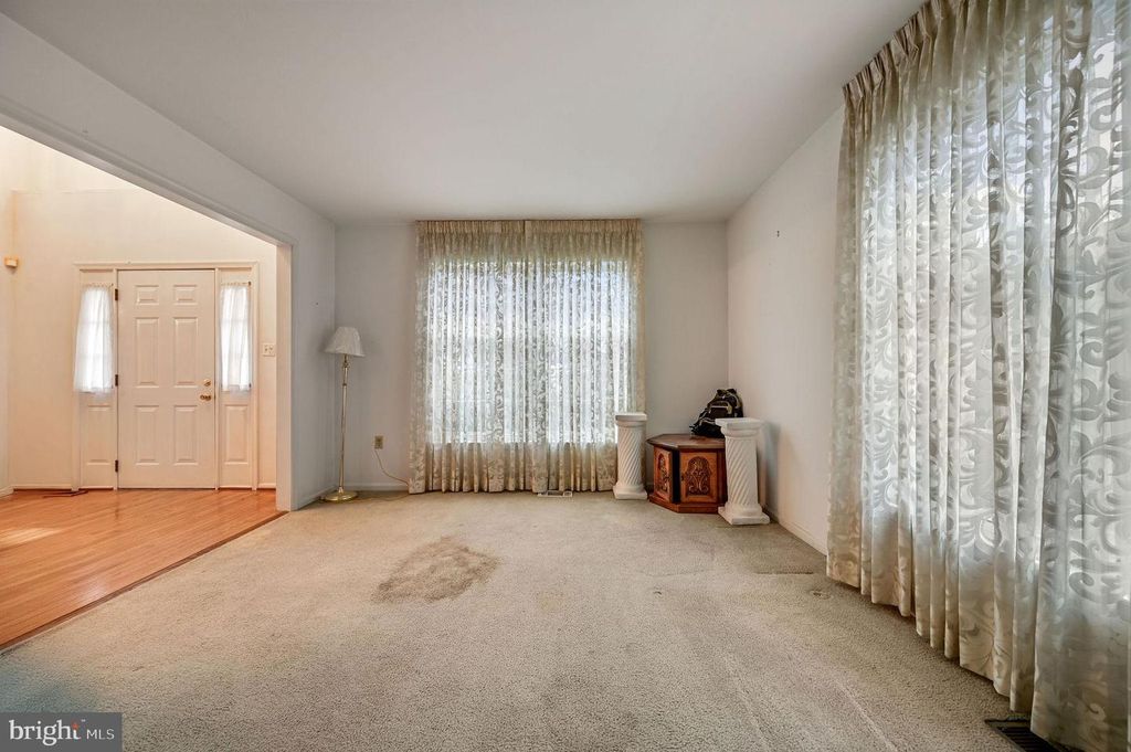 Image 10 of property listing at 36 E MOYER DR, Bear, DE 19701