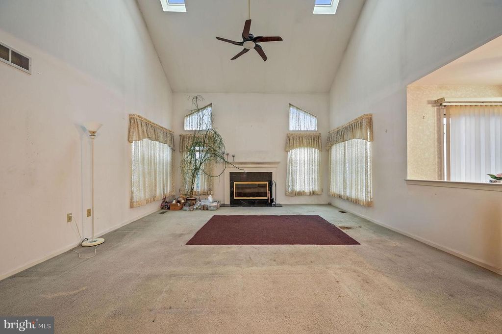 Image 11 of property listing at 36 E MOYER DR, Bear, DE 19701