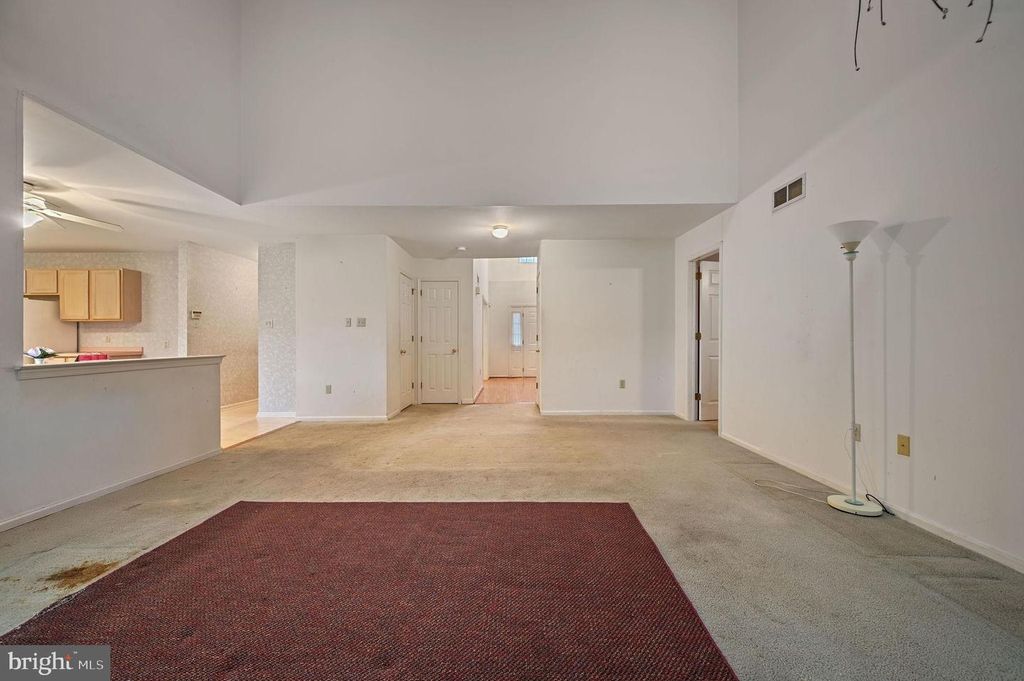 Image 13 of property listing at 36 E MOYER DR, Bear, DE 19701