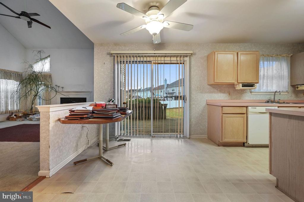 Image 14 of property listing at 36 E MOYER DR, Bear, DE 19701