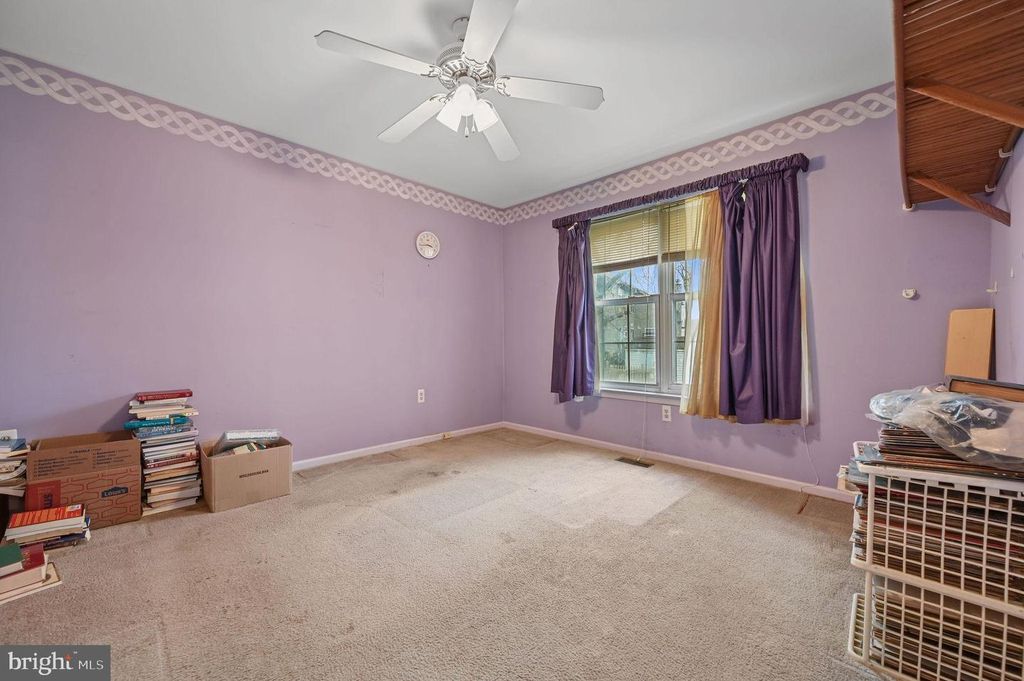 Image 21 of property listing at 36 E MOYER DR, Bear, DE 19701