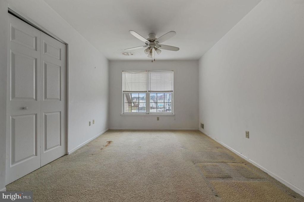 Image 24 of property listing at 36 E MOYER DR, Bear, DE 19701