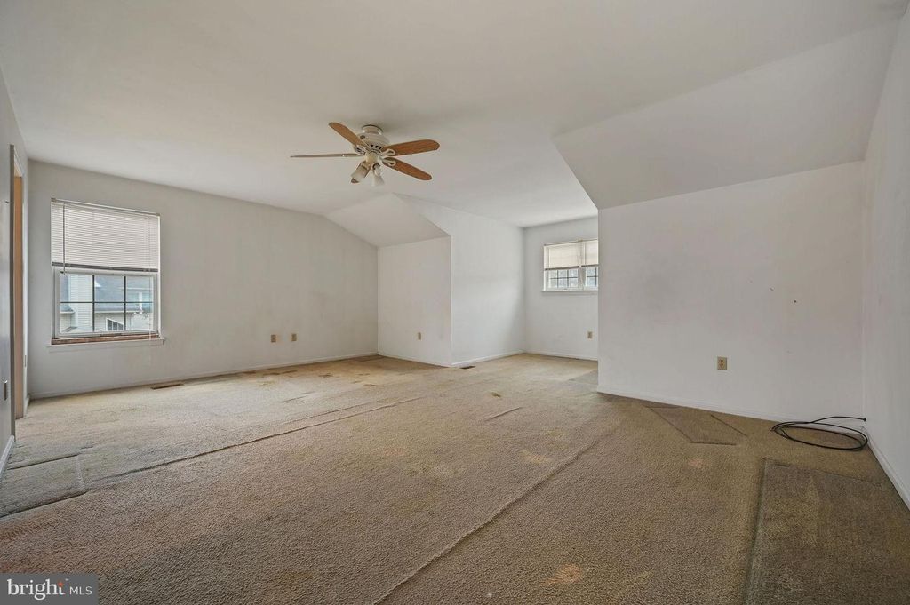 Image 25 of property listing at 36 E MOYER DR, Bear, DE 19701