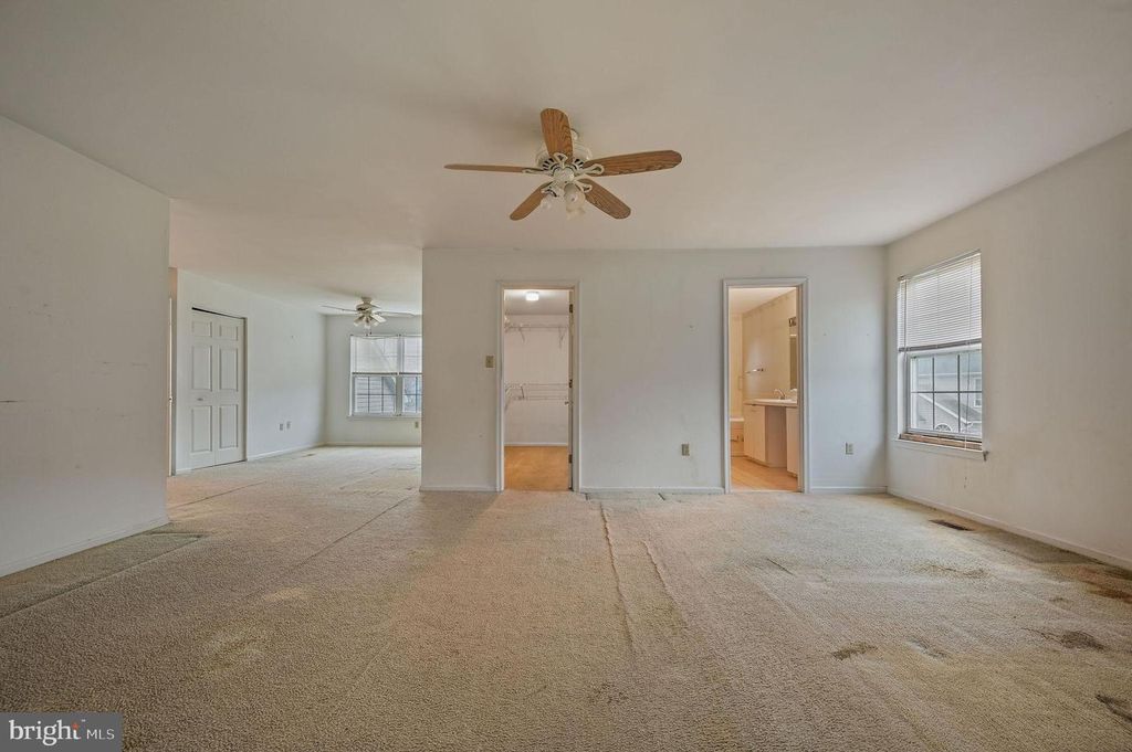 Image 27 of property listing at 36 E MOYER DR, Bear, DE 19701