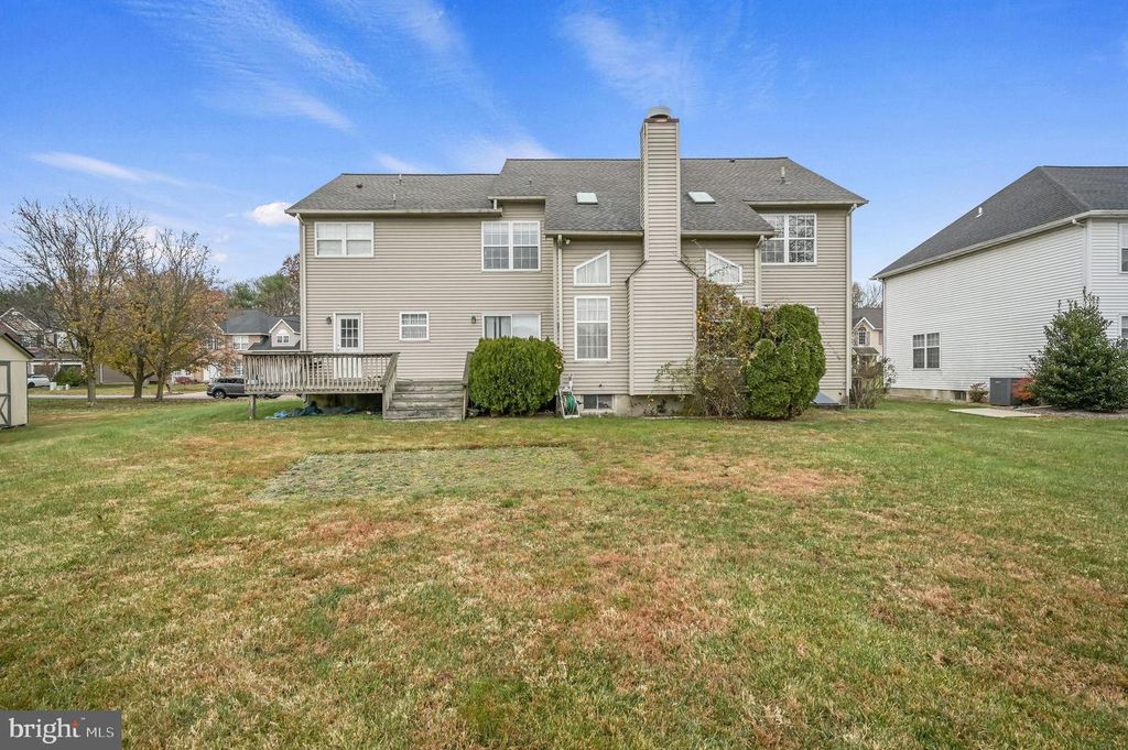 Image 3 of property listing at 36 E MOYER DR, Bear, DE 19701