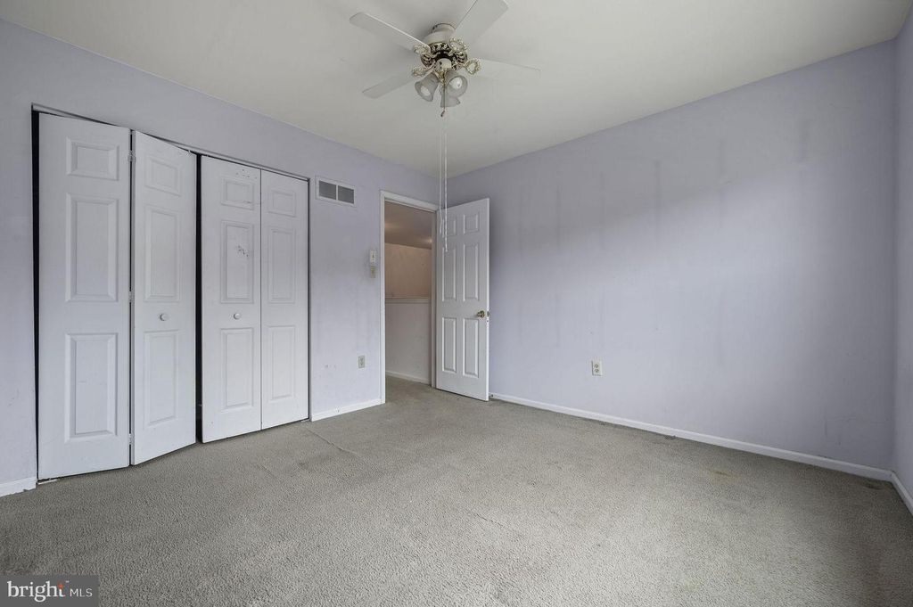 Image 34 of property listing at 36 E MOYER DR, Bear, DE 19701