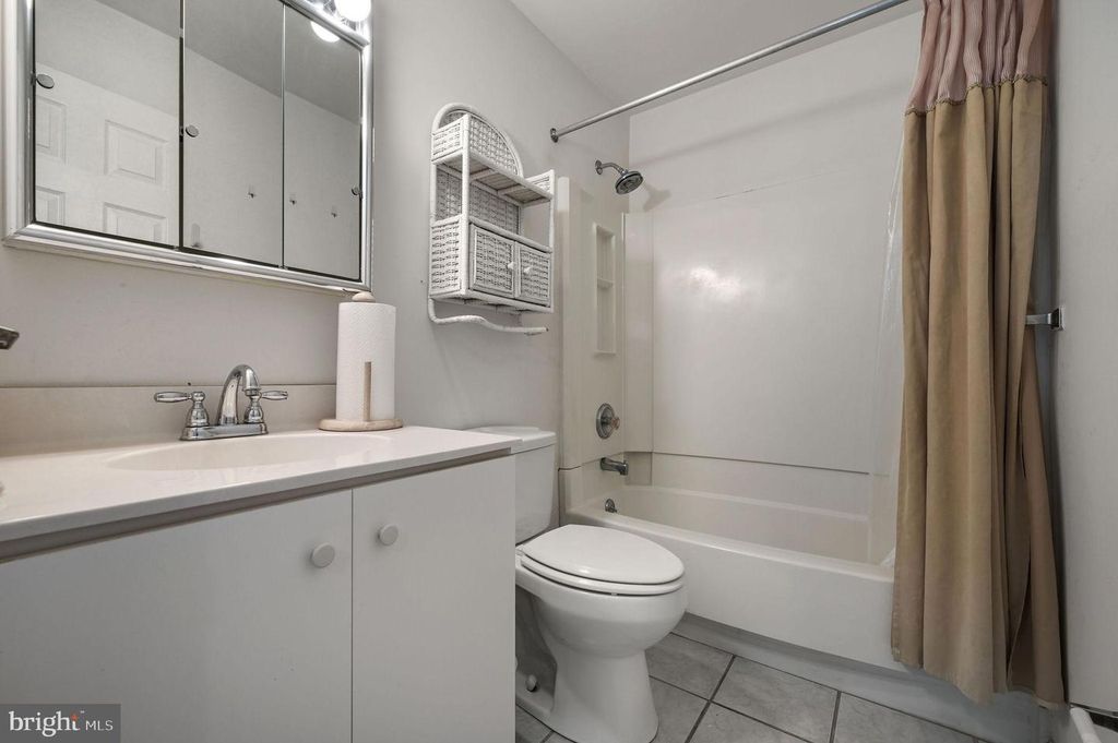 Image 35 of property listing at 36 E MOYER DR, Bear, DE 19701