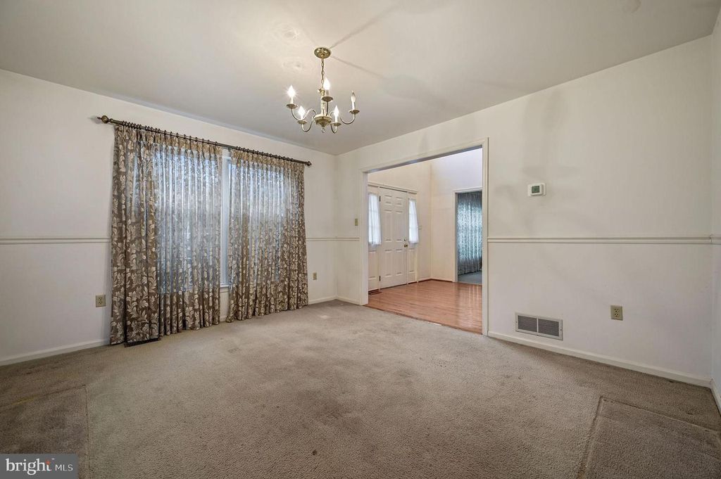 Image 6 of property listing at 36 E MOYER DR, Bear, DE 19701