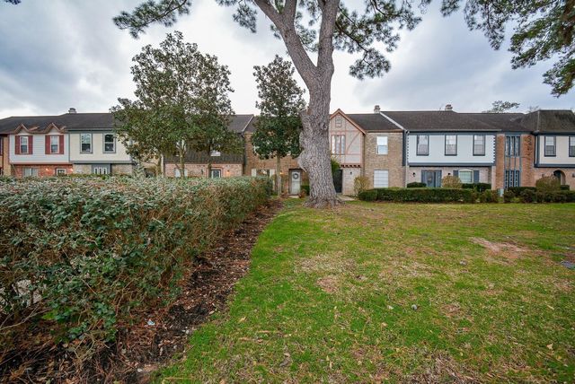 17123 Beaver Springs Drive 10, Houston, TX 77090