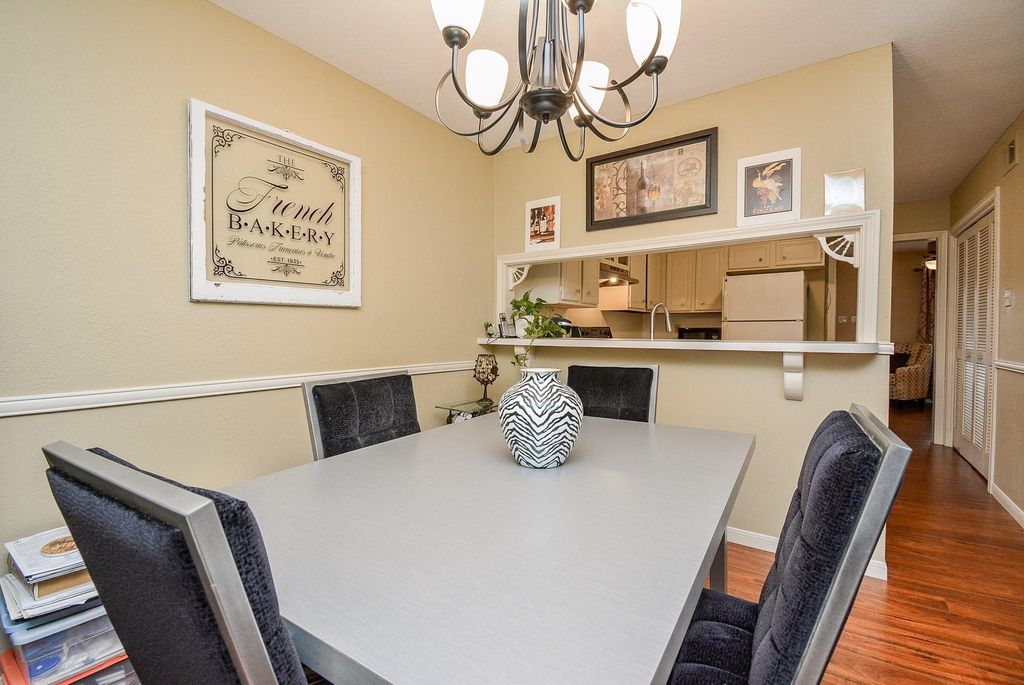 17123 Beaver Springs Drive 10, Houston, TX 77090
