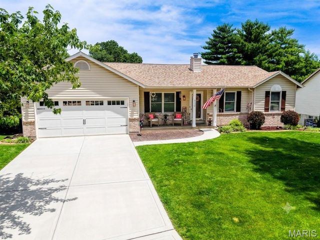 936 Lands End Circle, St Charles, MO 63304
