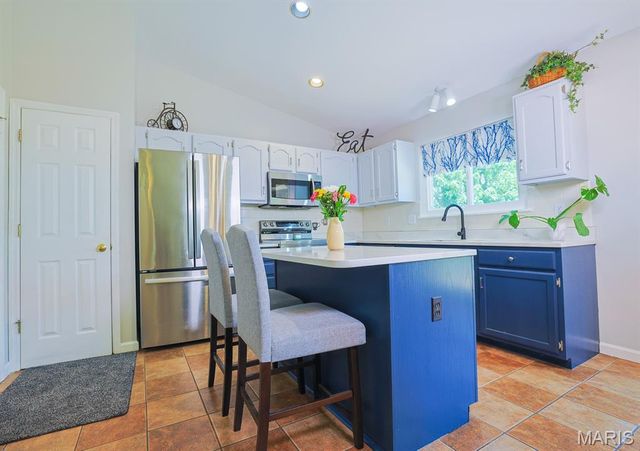 936 Lands End Circle, St Charles, MO 63304