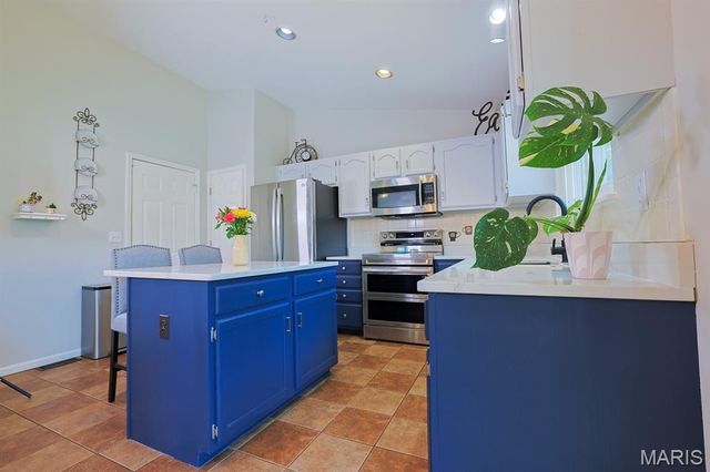 936 Lands End Circle, St Charles, MO 63304