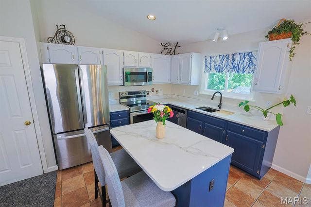 936 Lands End Circle, St Charles, MO 63304