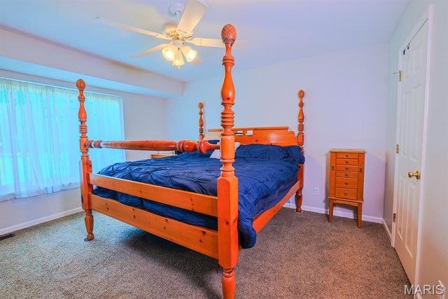 936 Lands End Circle, St Charles, MO 63304