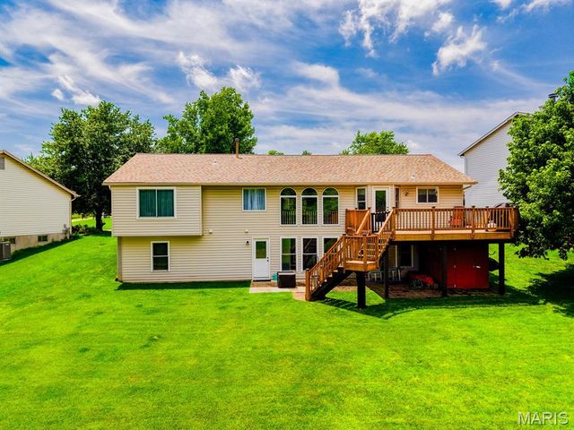 936 Lands End Circle, St Charles, MO 63304