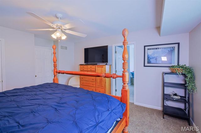 936 Lands End Circle, St Charles, MO 63304