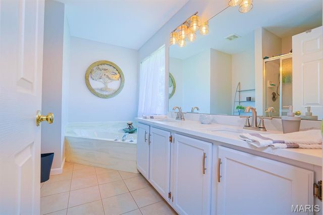936 Lands End Circle, St Charles, MO 63304